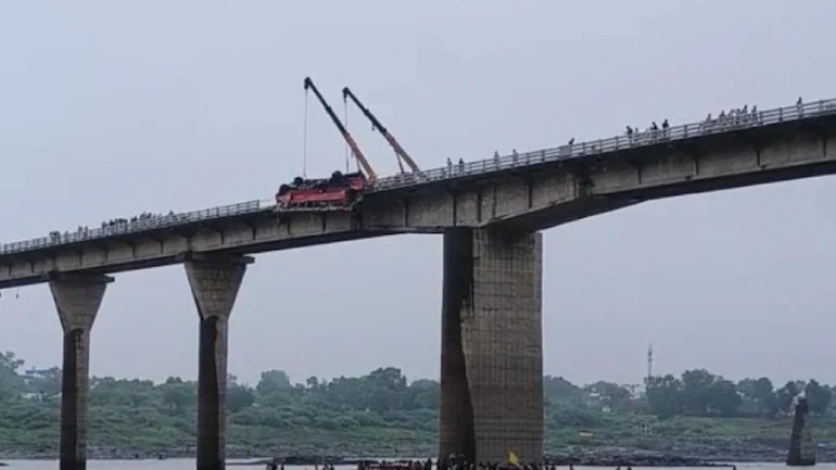 13 Dead As Bus Headed To Pune Falls Into River Narmada In Madhya Pradesh 35 WhatsApp Image 2022 07